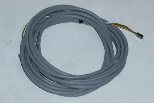 Graue Zuleitung mit mehreren Drähten und einem angespritzten Stecker, geeignet für elektronische Geräte, unter anderem von Daikin.